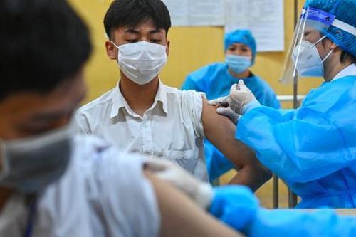 Hà Nội thêm 285 ca nhiễm mới, 159 ca cộng đồng; gần 50% trẻ 15-17 tuổi đã tiêm vaccine COVID-19