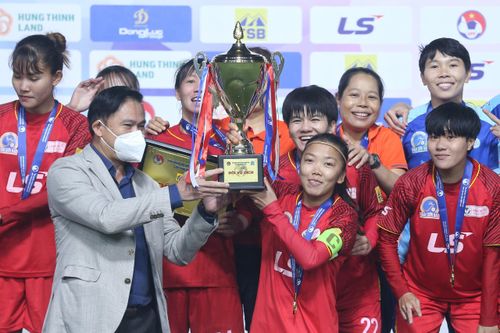 CLB nữ TP.HCM hoàn tất cú đúp danh hiệu ở mùa giải 2021