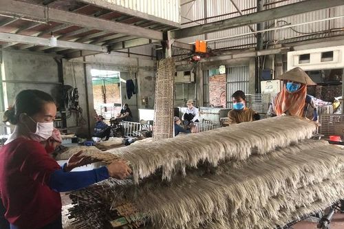 Hà Nội: Làng nghề hối hả chuẩn bị hàng Tết