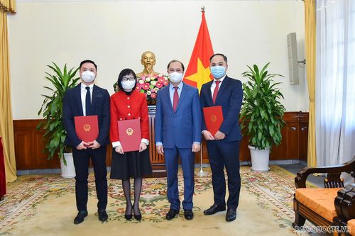 Bộ Ngoại giao điều động, bổ nhiệm cán bộ cấp vụ