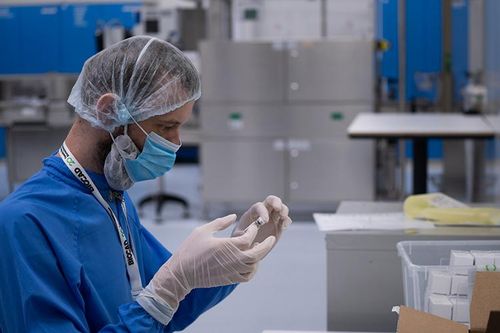 Nga đăng ký vaccine phòng Covid-19 cho thanh thiếu niên