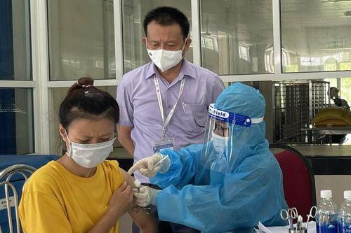 Quảng Bình: Hơn 80% người từ 50 tuổi trở lên tiêm đủ 2 mũi vaccine phòng Covid-19