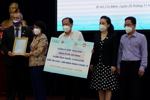TP Hồ Chí Minh tiếp nhận 10.000 ống thuốc Cytoflavin từ Liên bang Nga