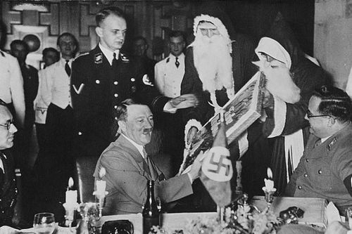 Trùm phát xít Hitler lợi dụng Giáng sinh làm chuyện động trời nào?
