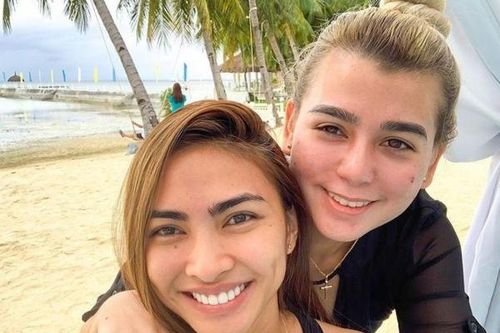 Hoa hậu Hoàn vũ Philippines chia tay bạn gái sau 7 năm yêu nhau