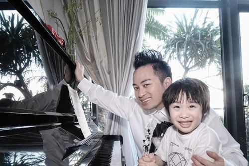 Tùng Dương rèn luyện chữ 'nhẫn' nhờ con trai