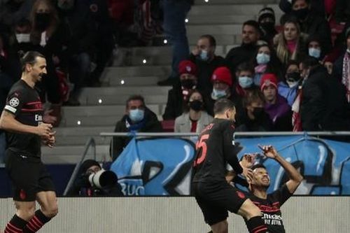 Bất ngờ hạ Atletico Madrid, AC Milan thắp lại hy vọng đi tiếp