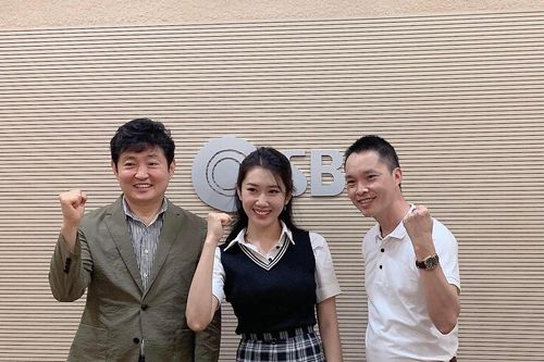 Thúy Ngân xuất hiện rạng rỡ tại SBS, được loạt báo Hàn khen ngợi hết lời