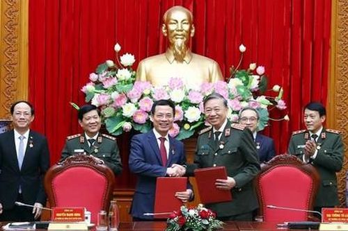 Bộ Công an và Bộ TT-TT ký kết Quy chế phối hợp trong công tác