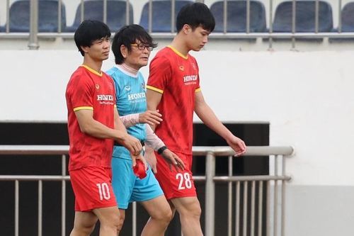 Công Phượng, Hoàng Đức tập riêng với bác sĩ tuyển Việt Nam