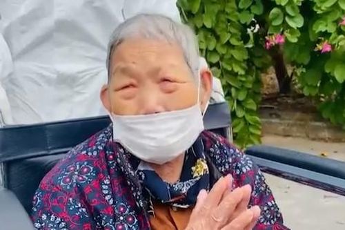 Cụ bà 100 tuổi nhiều bệnh nền chiến thắng COVID-19 ngoạn mục