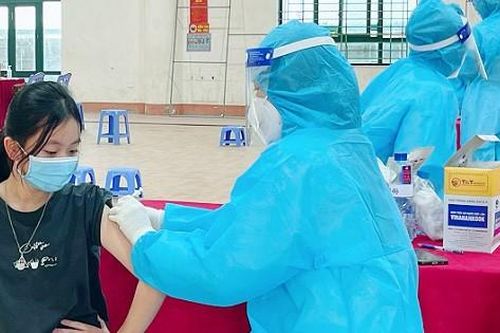 Sau một ngày triển khai đồng loạt, Phú Thọ tiêm được 37.863 mũi 1 vaccine cho học sinh cấp 2,3