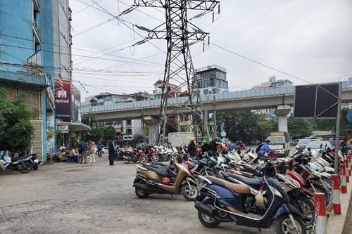 Doanh nghiệp trông giữ xe cam kết chấm dứt nạn 'chặt chém' hành khách đi tàu Cát Linh - Hà Đông
