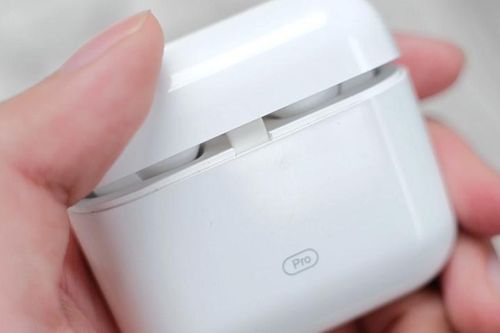 Dân mạng chê bai tai nghe AirB dùng 'nịt', CEO Bkav phản pháo gì?