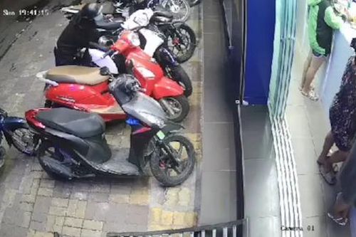 Bảo vệ về sớm, trộm tới bẻ khóa xe SH trong 1 phút