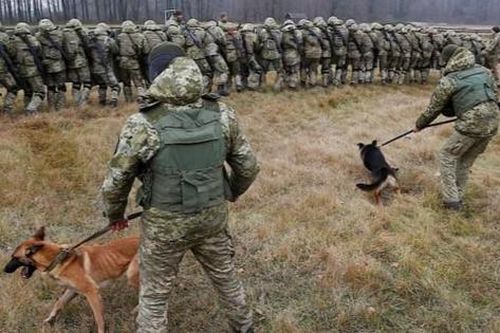 Ukraine gửi hàng nghìn quân đến biên giới với Belarus