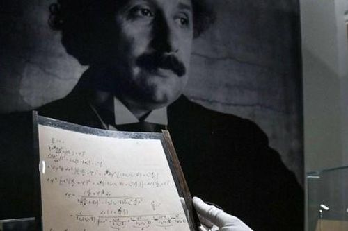 Đấu giá kỷ lục 15 triệu USD cho một bản thảo khoa học của Einstein