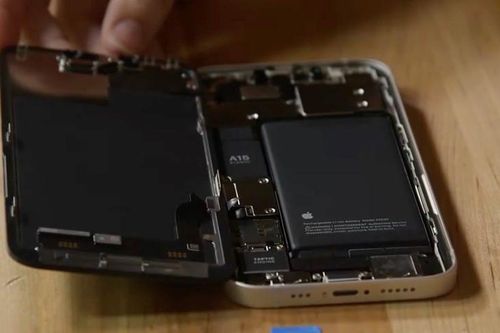 Apple bỏ chính sách sửa chữa gây tranh cãi