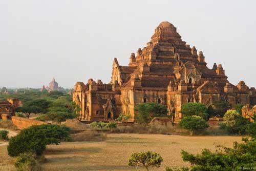 Bí mật của những ngôi chùa linh thiêng ở Myanmar