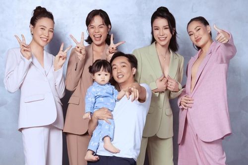Đàm Thu Trang chia sẻ bộ ảnh 'hội chị em' nhưng sự xuất hiện của Cường Đô La mới 'chiếm spotlight'