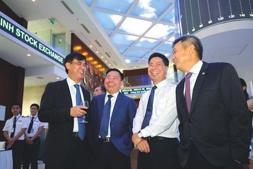 Niềm vui trở lại, nhiều doanh nghiệp 'đảo chiều' lãi ngoạn mục trong tháng 10