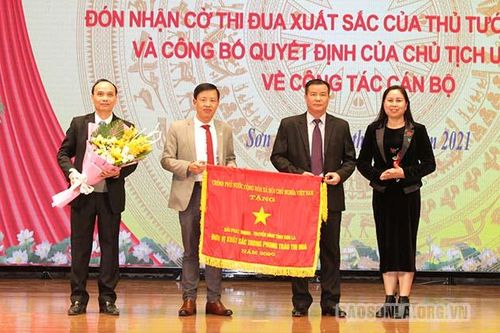 Đài PT-TH tỉnh Sơn La: Đón nhận Cờ thi đua xuất sắc của Thủ tướng Chính phủ