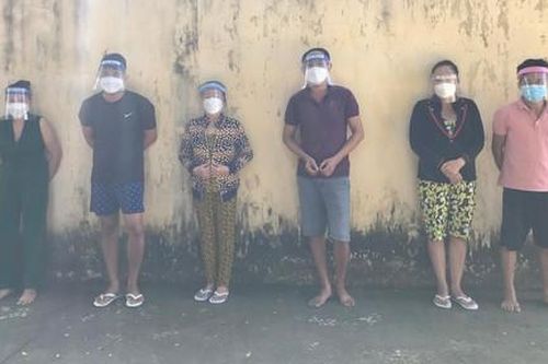 Bực tức vì thua bạc nghi do gian lận, đe dọa người thắng để lấy lại tiền