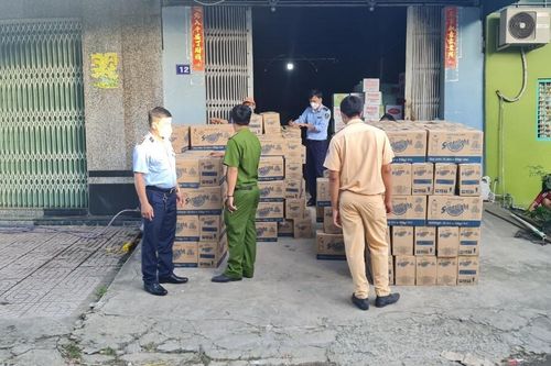 Tạm giữ gần 7.000 chai nước rửa chén Superlight vi phạm quy định nhãn hàng hóa