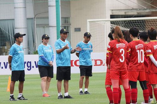 Triệu tập 28 cầu thủ đội tuyển nữ Việt Nam chuẩn bị cho vòng chung kết Asian Cup 2022