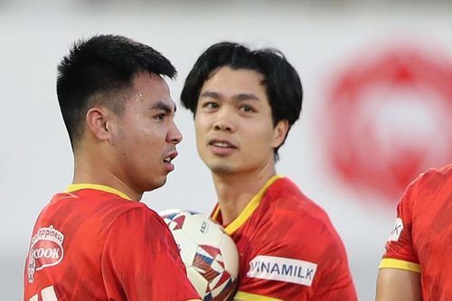 Công Phượng và đồng đội phải ăn cơm ngay tại phòng ngủ ở AFF Cup