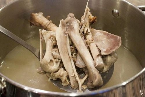 Món ăn nghe tên hãi hùng nhưng ngon 'bá cháy bọ chét'