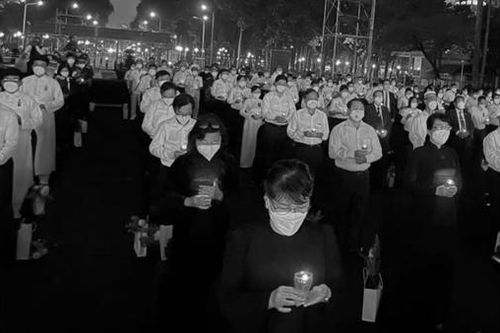 Tưởng niệm và lắng nghe