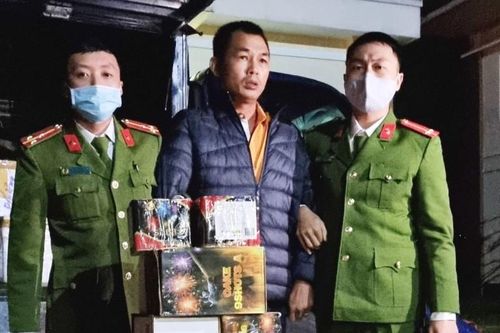 Phát hiện vụ tàng trữ, vận chuyển pháo nổ trái phép