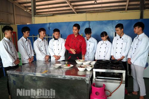 Người 'truyền lửa' tình yêu với ẩm thực Cố đô