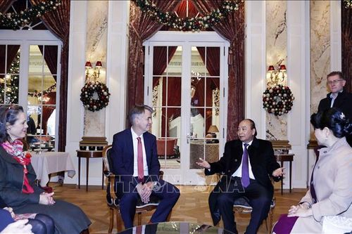 Chủ tịch nước Nguyễn Xuân Phúc tiếp Thị trưởng thành phố Bern và lãnh đạo một số tập đoàn của Thụy Sĩ