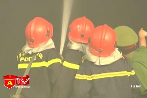 Những người lính dũng cảm đánh 'giặc lửa' cứu người