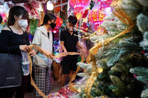 Chợ Giáng sinh lớn nhất TP.HCM hoạt động sớm