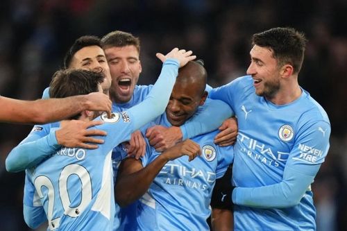 Man City phả hơi nóng lên ngôi đầu của Chelsea