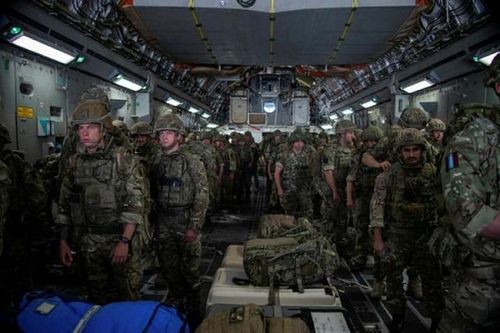 Nghi vấn Anh đưa quân và vũ khí tới Ukraine