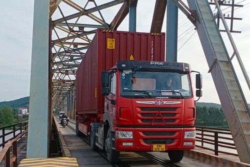 Cây cầu tàu hỏa đi chung với ô tô, xe máy còn sót lại ở Bắc Giang