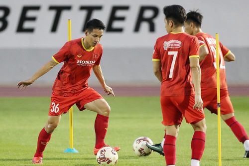 Hùng Dũng tập sung, thầy Park ủ mưu tính cho AFF Cup