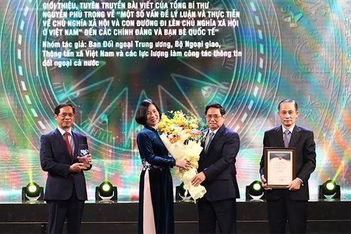 Thủ tướng: Mong những người yêu quý Việt Nam tiếp tục đồng hành, sát cánh