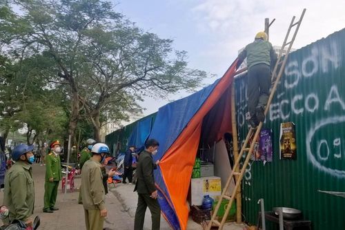 TP. Vinh giải tỏa 'điểm nóng' lấn chiếm vỉa hè tại phường Quang Trung
