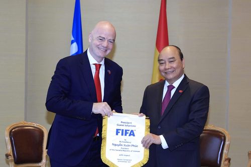 Chủ tịch nước Nguyễn Xuân Phúc: VN luôn ủng hộ các hoạt động của FIFA