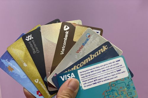 Ngân hàng đồng loạt đổi thẻ từ ATM sang thẻ chip