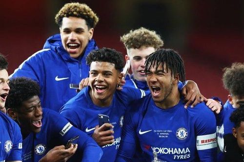 Chelsea hướng tới kỳ công vĩ đại của MU bằng 5 tài năng giá 160 triệu