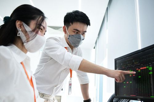 Công ty chứng khoán chạy đua tăng vốn, quy mô ngang ngửa ngân hàng