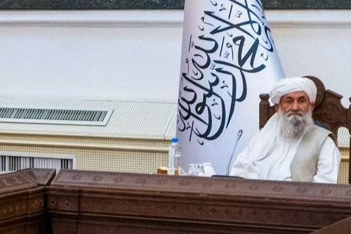 Thủ lĩnh Taliban lần đầu phát biểu, kêu gọi quốc tế viện trợ