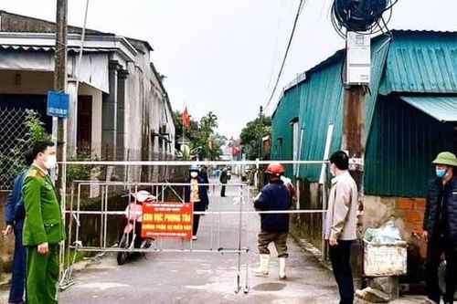 Người đàn ông mắc COVID-19 sau khi tổ chức đám cưới cho con