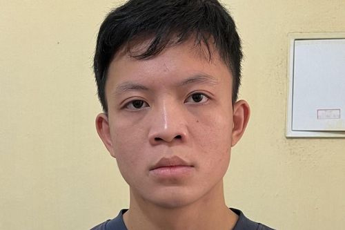 Vị khách đeo khẩu trang, cướp tiệm vàng
